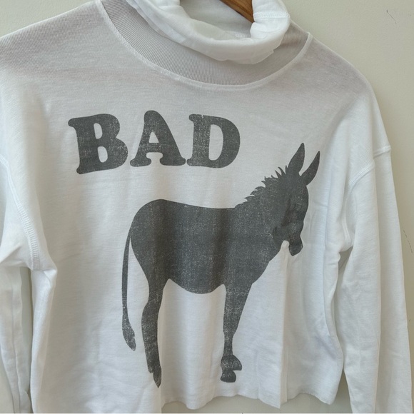 Recycled Karma Tops Bad Donkey Cropped Turtleneck Tee White Small Sweater New - Picture 5 of 12